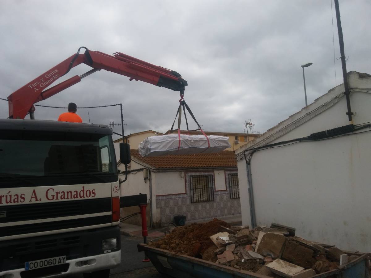 Rehabilitación de viviendas en Pérez Cubillas Huelva por grupo Assista camión