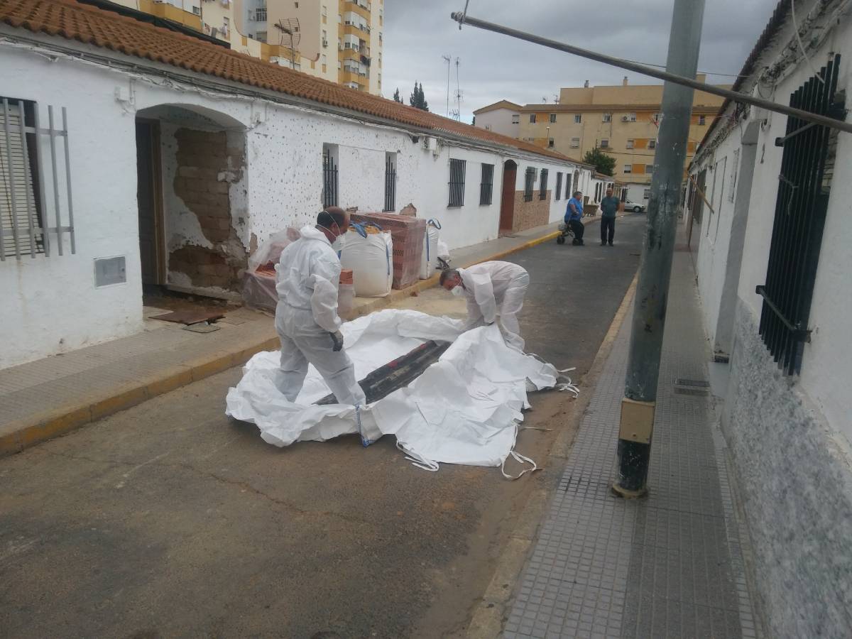 Rehabilitación de viviendas en Pérez Cubillas Huelva por grupo Assista fachada 14