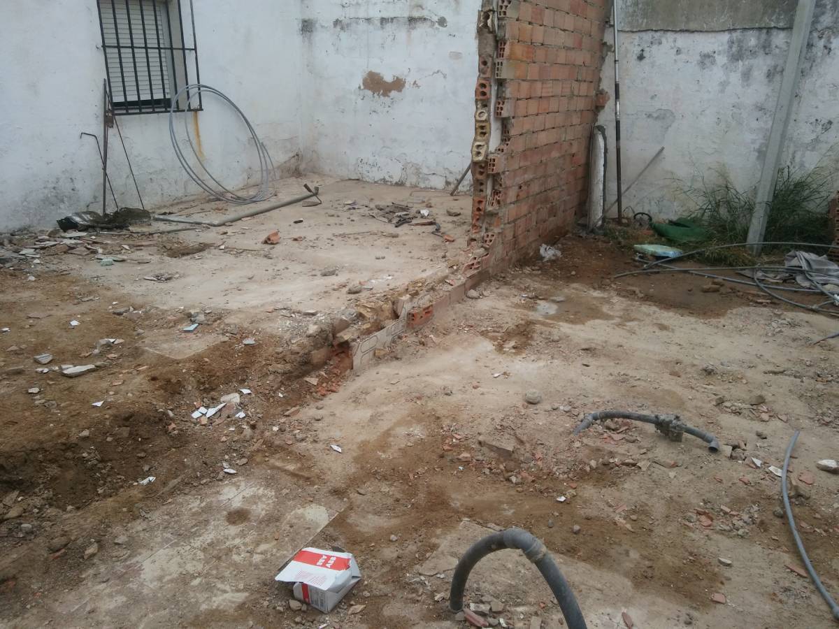 Rehabilitación de viviendas en Pérez Cubillas Huelva por grupo Assista patio