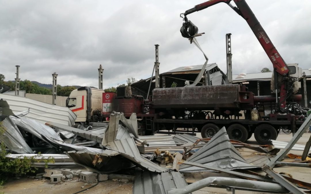 Demolición de edificación industrial en Girona