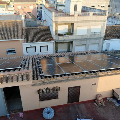 Instalación de placas solares en Almoines